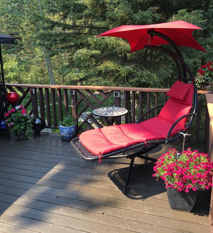 Redwood Meadows Bed And Breakfast Bragg Creek 외부 사진