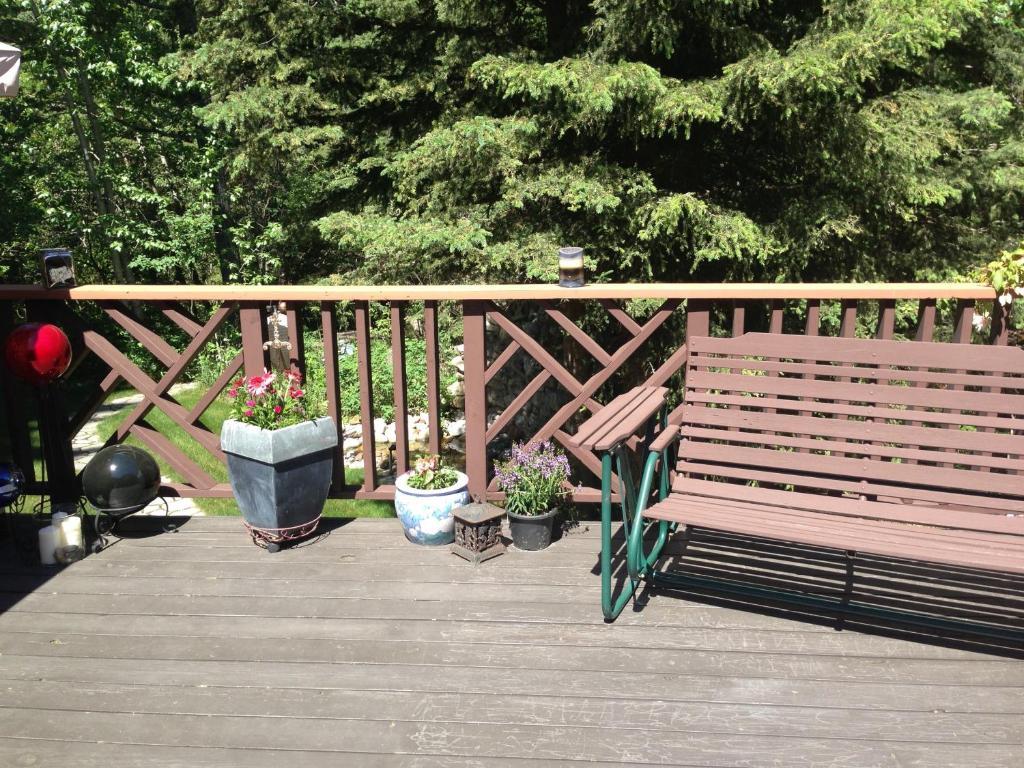 Redwood Meadows Bed And Breakfast Bragg Creek 외부 사진