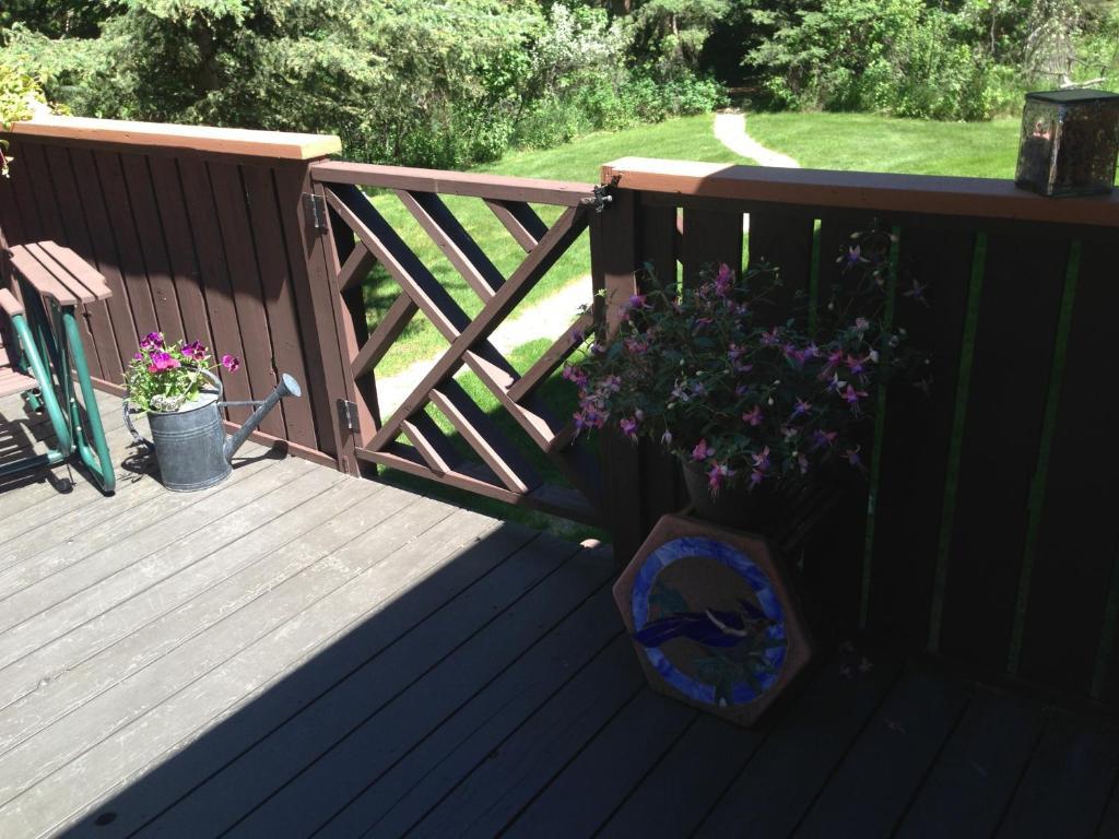 Redwood Meadows Bed And Breakfast Bragg Creek 외부 사진