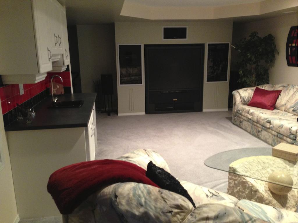 Redwood Meadows Bed And Breakfast Bragg Creek 외부 사진