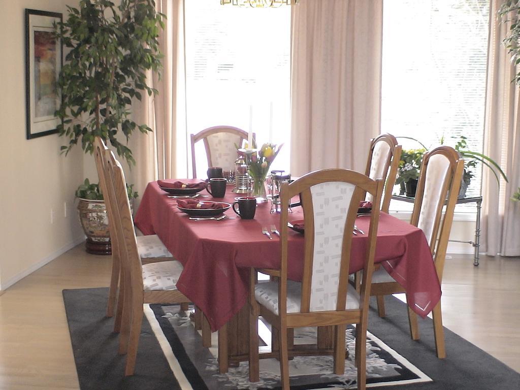 Redwood Meadows Bed And Breakfast Bragg Creek 외부 사진